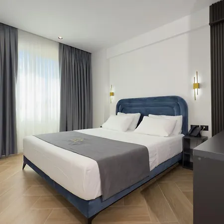 Es Hotel 4*