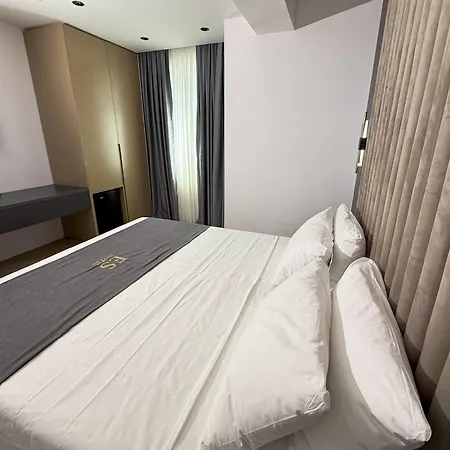 Es Hotel Tirana