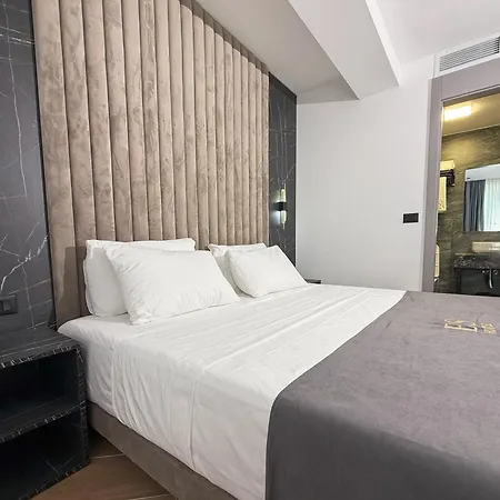 Hotel Es Tirana