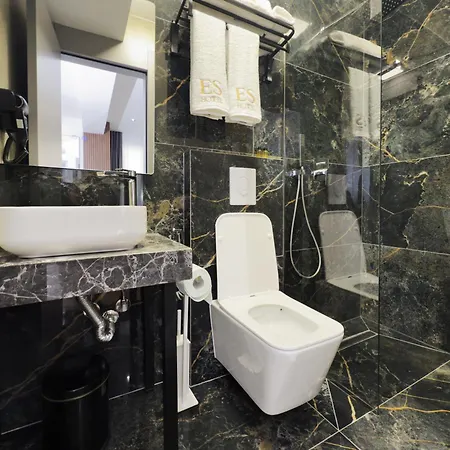 Es Hotel 4*