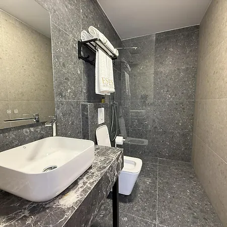 Es Hotel Tirana