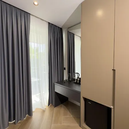 Hotel Es 4*