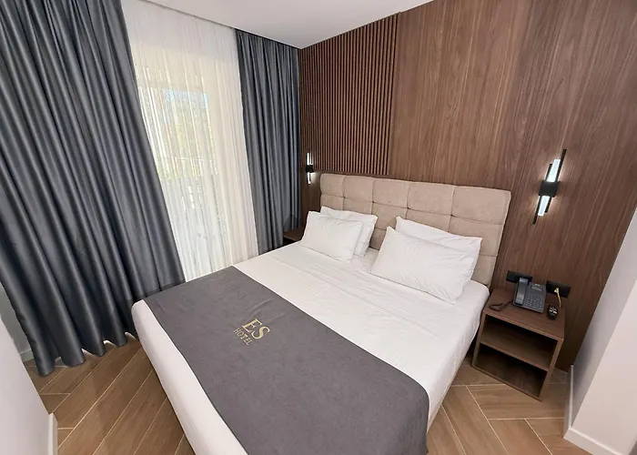 Es فندق تيرانا